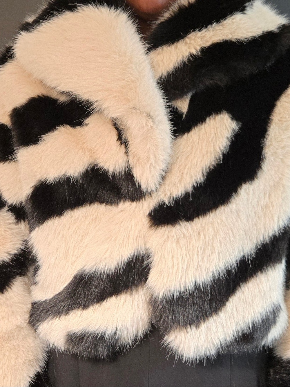 avec les filles | faux-fur zebra cropped coat | evening wear | size: us 2x - Picture 2 of 7